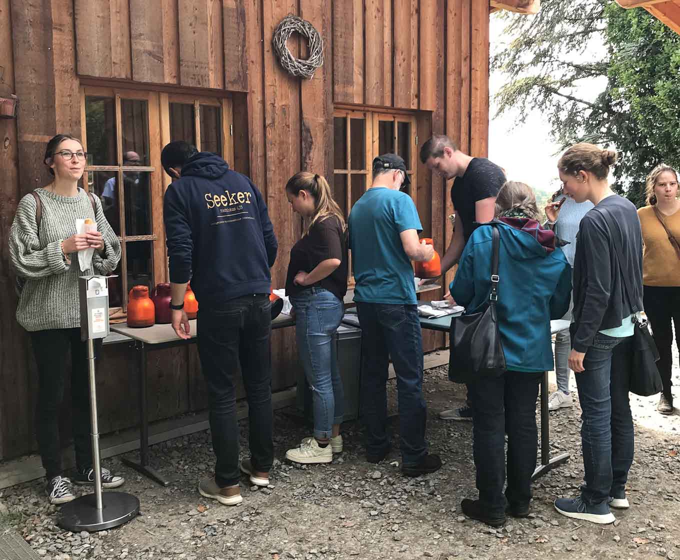 Brotzeit an der Jahreszeitenhütte 